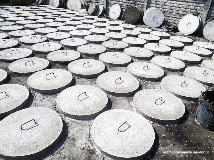 Wytrzymałe włazy do szamb betonowych z zabezpieczeniami  w Wrześni